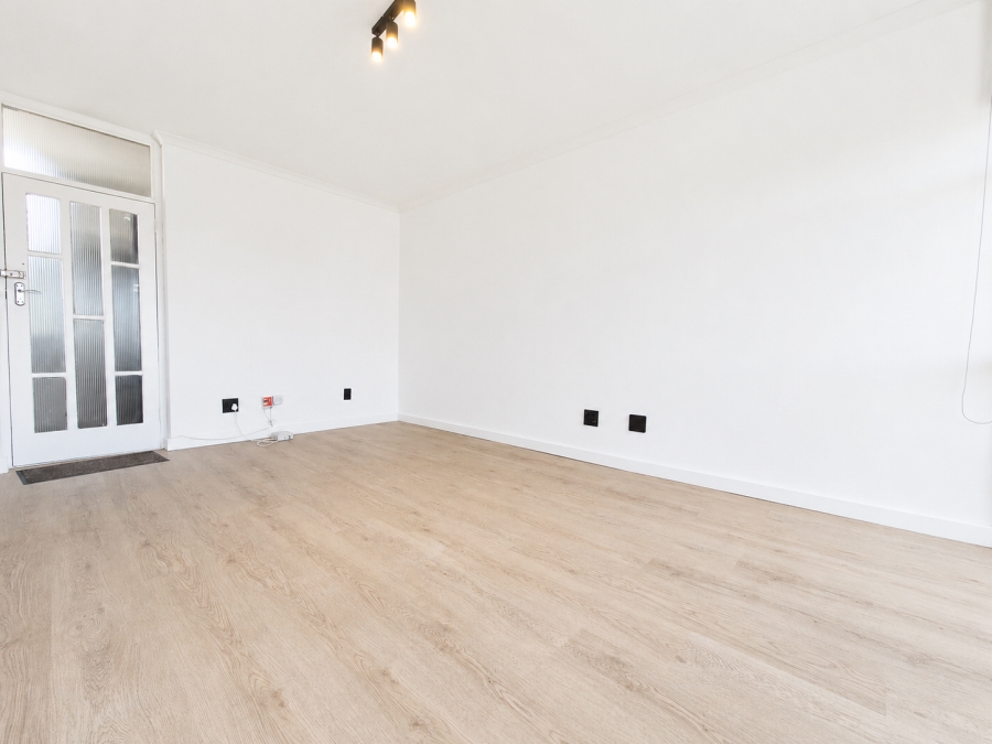 1 Bedroom Property for Sale in Wynberg Upper Western Cape